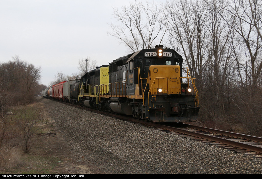 4124 & 4206 heads south with a short GDLK303